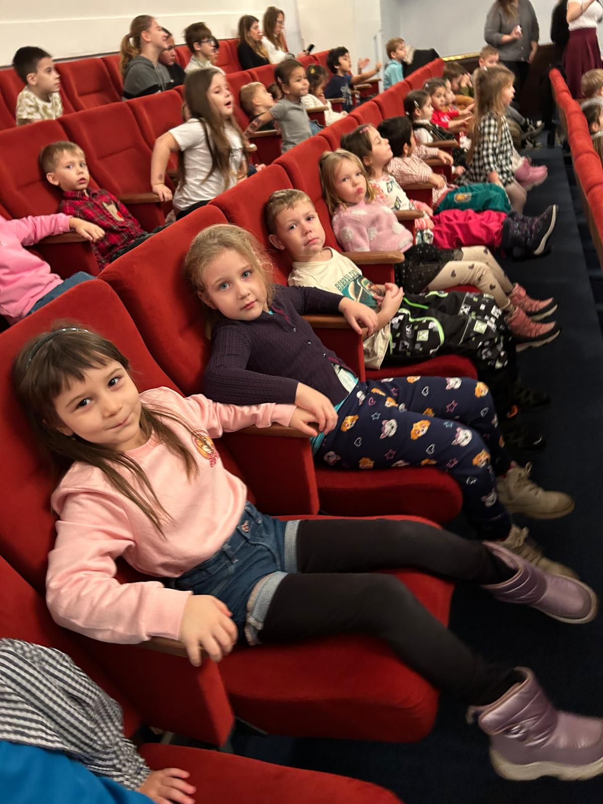 Městské divadlo Děčín: „Zimní příhody včelích medvídků“